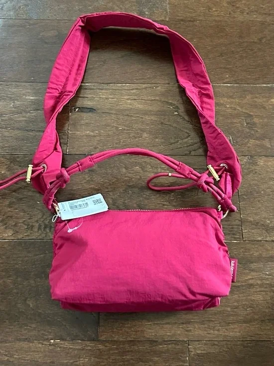 Lululemon Convertible Ruched Strap
Crossbody Bag Mini *1.5L Berry NWT - Picture 9 of 15
